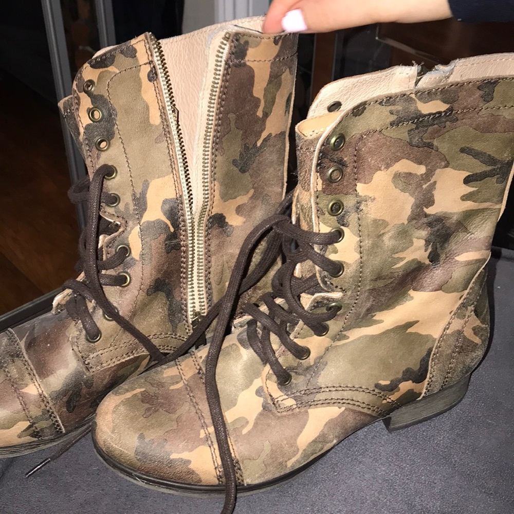 STEVE MADDEN COMBAT BOOTS